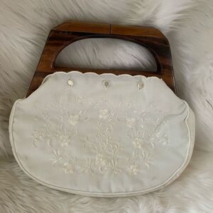 Vintage Veloso white linen  embroidery  handbag with wooden handle